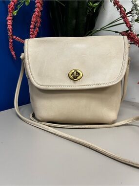 VTG COACH 9919 Turnlock Shoulder Bag Leather Crossbody White Made In USA